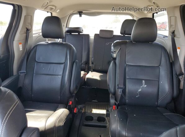 5TDXZ3DC1HS853090 2017 TOYOTA SIENNA Серебряный 