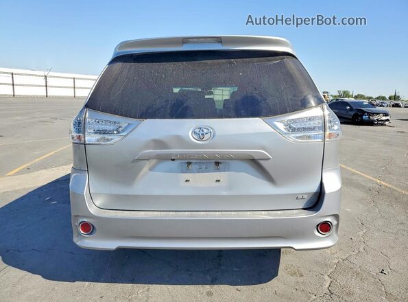 5TDXZ3DC1HS853090 2017 TOYOTA SIENNA Серебряный 