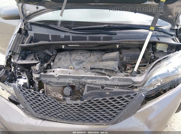 5TDXZ3DC1HS857866 2017 TOYOTA SIENNA Gray უკანა ხედი