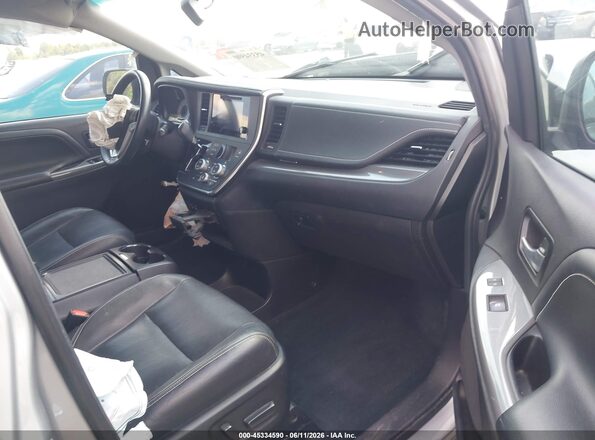 5TDXZ3DC4HS768227 2017 TOYOTA SIENNA Silver Front interior view