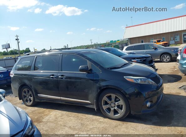 5TDXZ3DC6HS861802 2017 TOYOTA SIENNA Black Rear interior view