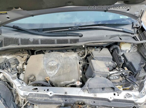 5TDXZ3DC7HS802418 2017 TOYOTA SIENNA Silver Vista del compartimento del motor