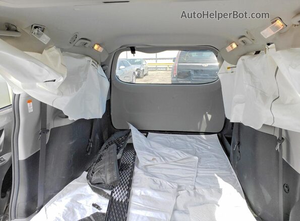 5TDXZ3DC7HS802418 2017 TOYOTA SIENNA Silver Vista de los asientos traseros