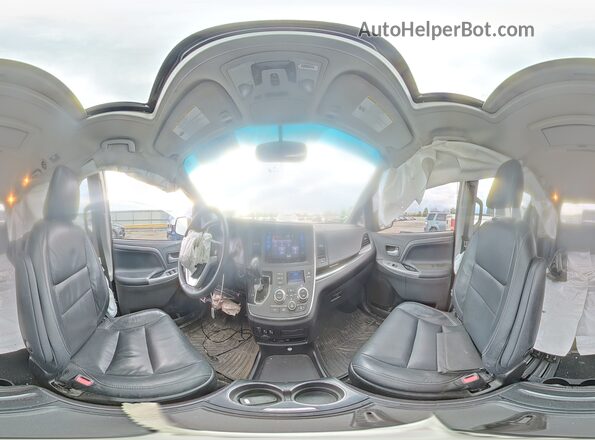 5TDXZ3DC7HS802418 2017 TOYOTA SIENNA Silver 