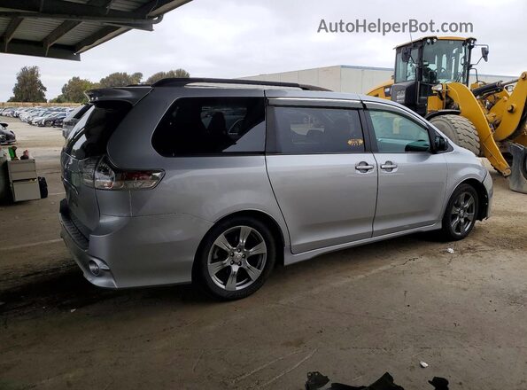 5TDXZ3DCXHS877632 2017 TOYOTA SIENNA Silver 