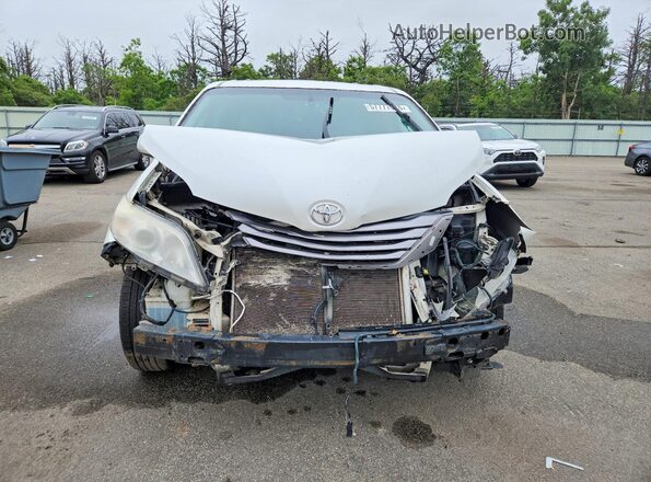 5TDYK3DC4GS702140 2016 TOYOTA SIENNA White Vista frontal