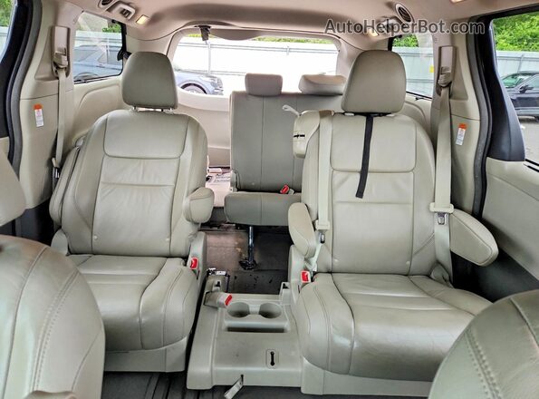 5TDYK3DC4GS717530 2016 TOYOTA SIENNA Red Rear seats view