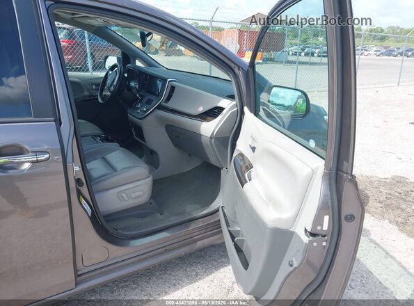 5TDYK3DC6GS718775 2016 TOYOTA SIENNA Gray Front interior view