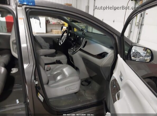 5TDYK3DC6GS757561 2016 TOYOTA SIENNA Gray Вид салону спереду