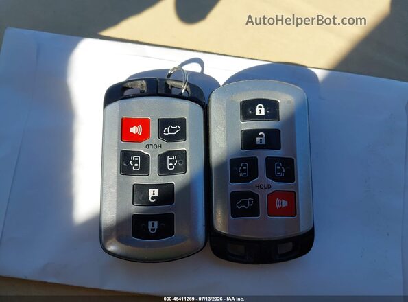 5TDYK3DC6GS757561 2016 TOYOTA SIENNA Gray Вид панелі приладів