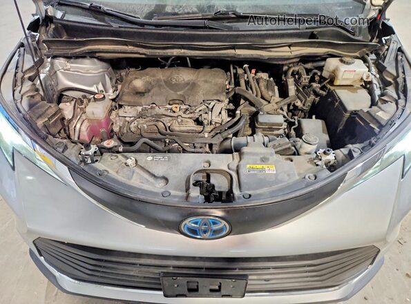 5TDYRKEC0MS032330 2021 TOYOTA SIENNA Silver 