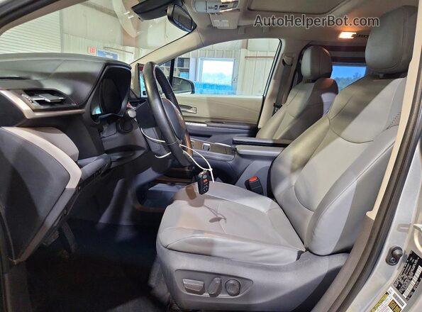 5TDYRKEC0MS032330 2021 TOYOTA SIENNA Silver 