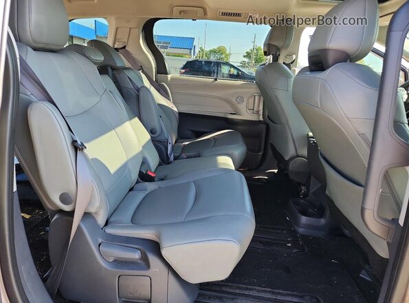 5TDYRKEC0MS032666 2021 TOYOTA SIENNA Gray Вид задньої частини салону