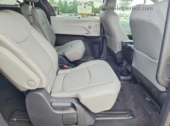 5TDYRKEC0TS307953 2026 TOYOTA SIENNA Black 