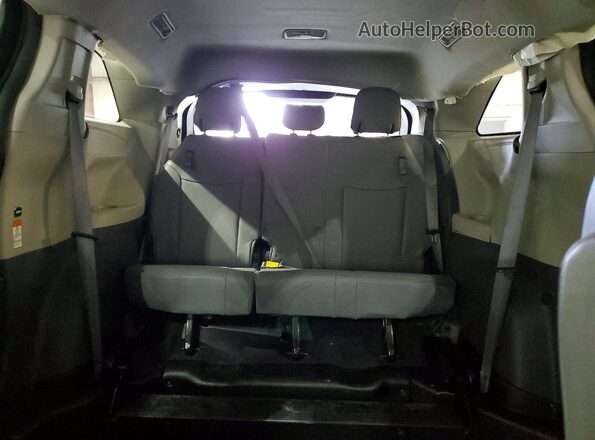 5TDYRKEC1PS158524 2023 TOYOTA SIENNA Brown Vista de los asientos traseros