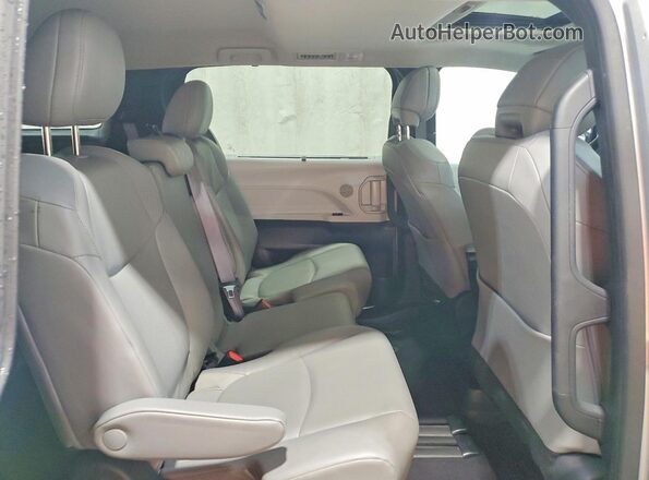 5TDYRKEC1SS243923 2025 TOYOTA SIENNA Silver 