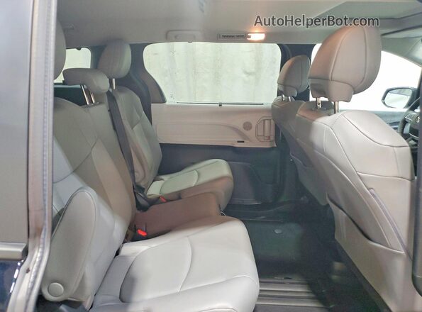 5TDYRKEC1TS299331 2026 TOYOTA SIENNA Black უკანა სალონის ხედი