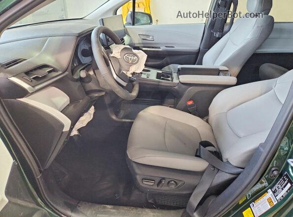 5TDYRKEC1TS314121 2026 TOYOTA SIENNA Green 