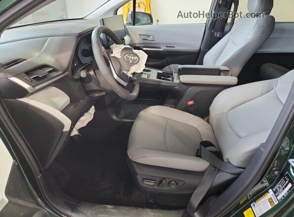 5TDYRKEC1TS314121 2026 TOYOTA SIENNA Green 