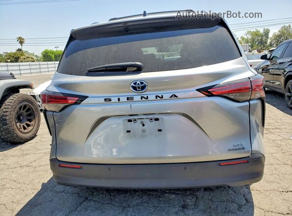 5TDYRKEC2NS132589 2022 TOYOTA SIENNA Silver Вид ззаду