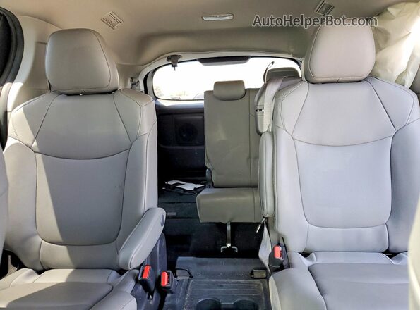 5TDYRKEC2NS132589 2022 TOYOTA SIENNA Silver Вид задніх сидінь