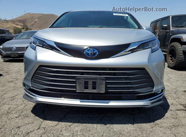 5TDYRKEC2NS132589 2022 TOYOTA SIENNA Silver Вид спереду