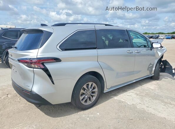 5TDYRKEC2SS227911 2025 TOYOTA SIENNA Silver Tył prawy