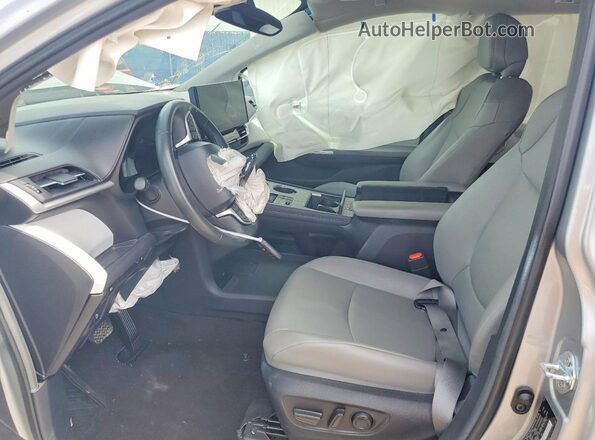 5TDYRKEC2SS227911 2025 TOYOTA SIENNA Silver Widok wnętrza z przodu
