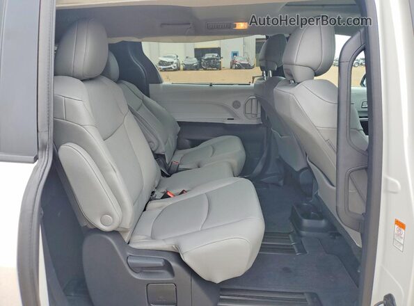 5TDYRKEC2TS308778 2026 TOYOTA SIENNA White 