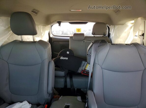 5TDYRKEC3MS034377 2021 TOYOTA SIENNA White Vista de los asientos traseros