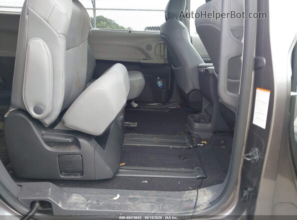 5TDYRKEC3NS111279 2022 TOYOTA SIENNA Gray VIN sticker view