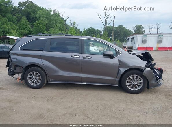 5TDYRKEC3NS123027 2022 TOYOTA SIENNA Gray Rear interior view