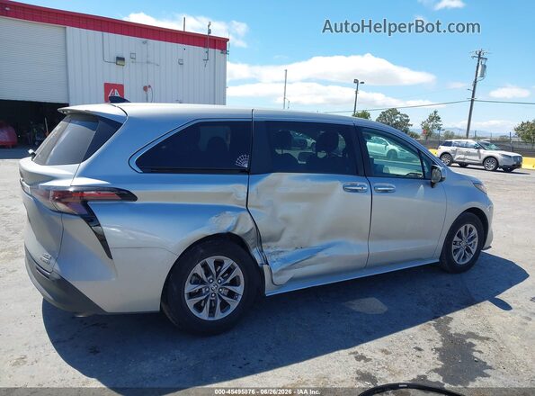 5TDYRKEC5PS165816 2023 TOYOTA SIENNA Silver Դիմացի տեսք