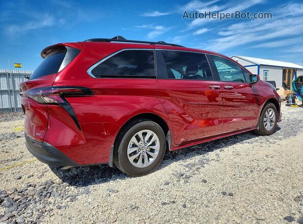 5TDYRKEC9TS297925 2026 TOYOTA SIENNA Burgundy Trasero derecho