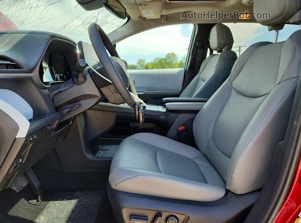 5TDYRKEC9TS297925 2026 TOYOTA SIENNA Burgundy Vista interior delantera