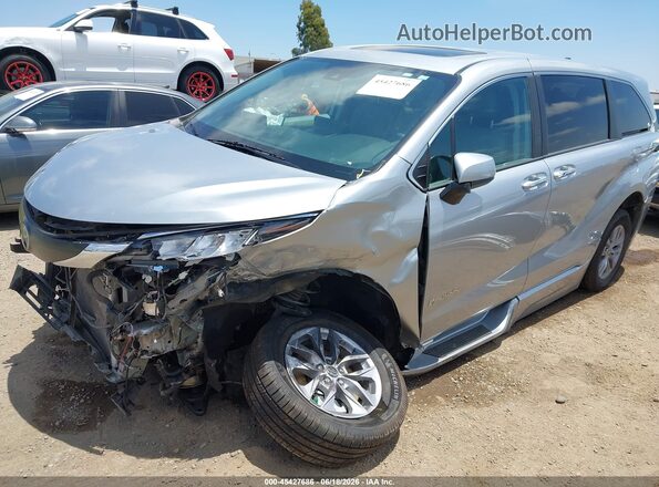 5TDYRKECXNS132467 2022 TOYOTA SIENNA Silver წინა მარცხენა ხედი სამი მეოთხედიდან