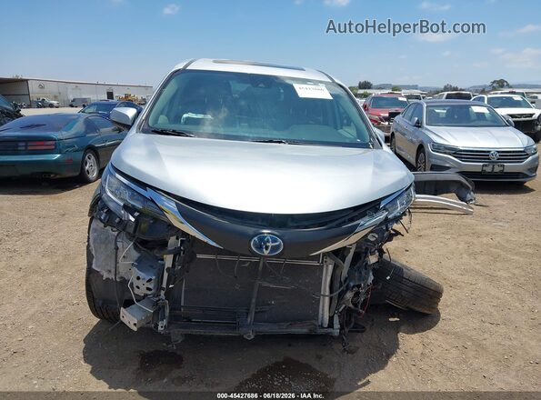 5TDYRKECXNS132467 2022 TOYOTA SIENNA Silver უკანა სალონის ხედი