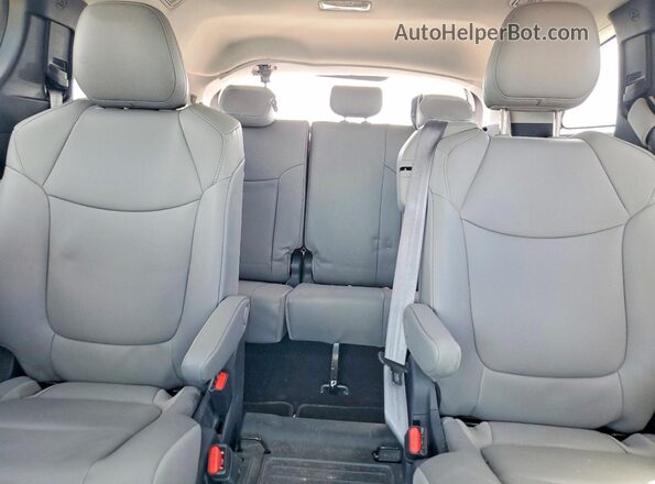 5TDYRKECXSS241197 2025 TOYOTA SIENNA Silver Rear seats view