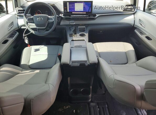 5TDYRKECXSS241197 2025 TOYOTA SIENNA Silver Dashboard view