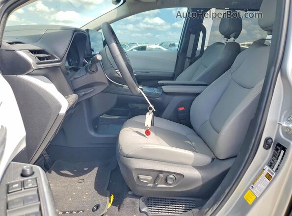 5TDYRKECXSS241197 2025 TOYOTA SIENNA Silver Front interior view