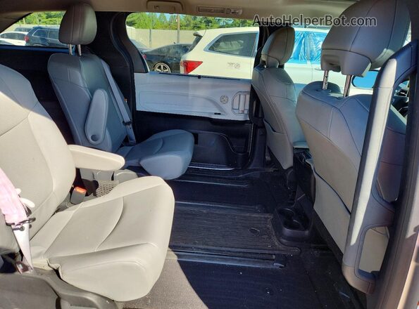 5TDYSKFC3SS163770 2025 TOYOTA SIENNA Silver 