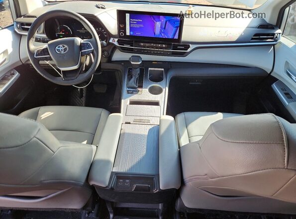 5TDYSKFC3SS163770 2025 TOYOTA SIENNA Silver 