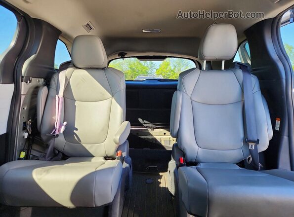 5TDYSKFC3SS163770 2025 TOYOTA SIENNA Silver 