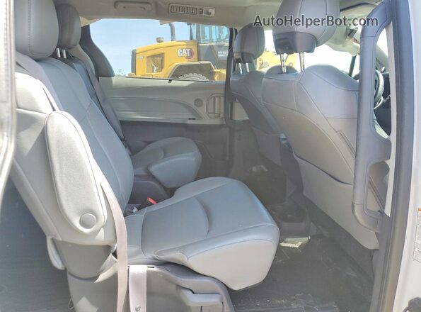 5TDYSKFC6MS033629 2021 TOYOTA SIENNA White Rear interior view