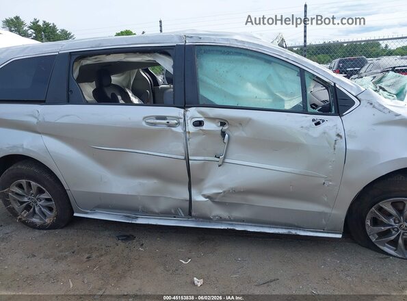 5TDYSKFCXNS065145 2022 TOYOTA SIENNA Silver Սարքավորումների վահանակի տեսք