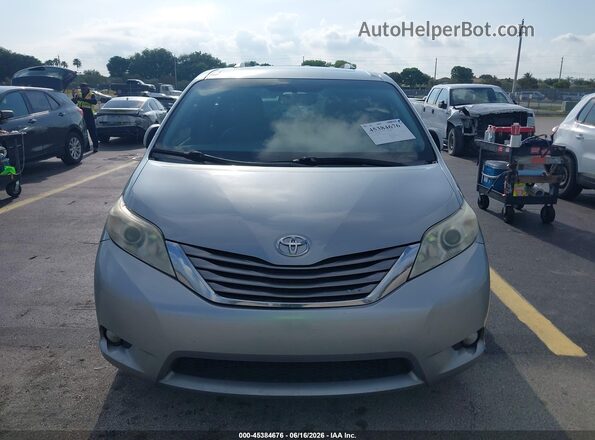 5TDYZ3DC0HS789337 2017 TOYOTA SIENNA Silver Front view