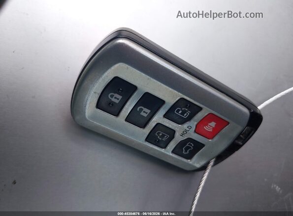 5TDYZ3DC0HS789337 2017 TOYOTA SIENNA Silver Dashboard view