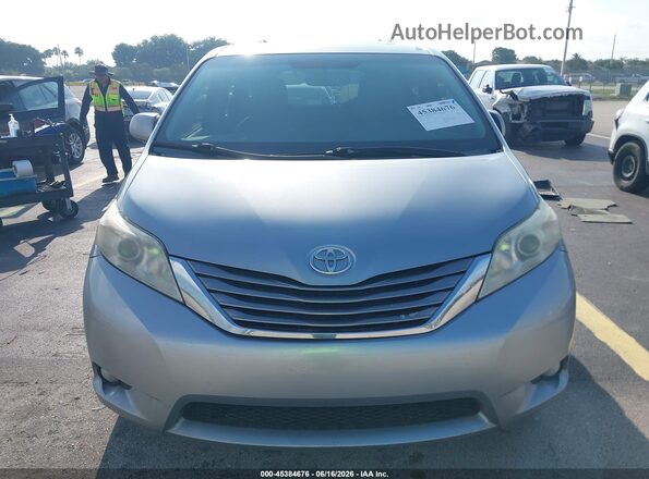 5TDYZ3DC0HS789337 2017 TOYOTA SIENNA Silver Instrument cluster view