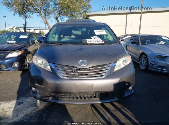 5TDYZ3DC0HS797664 2017 TOYOTA SIENNA Gray Widok zestawu wskaźników