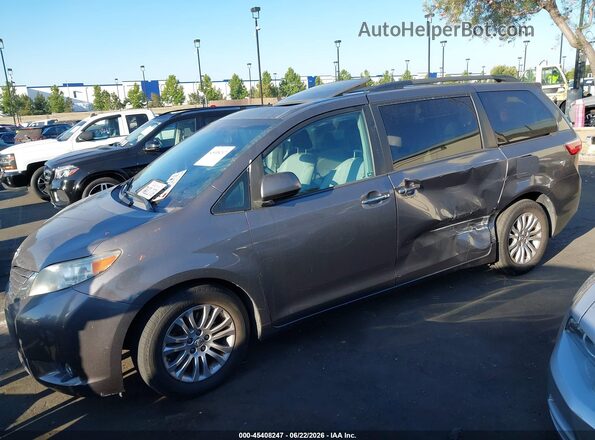 5TDYZ3DC0HS797664 2017 TOYOTA SIENNA Gray Widok z przodu